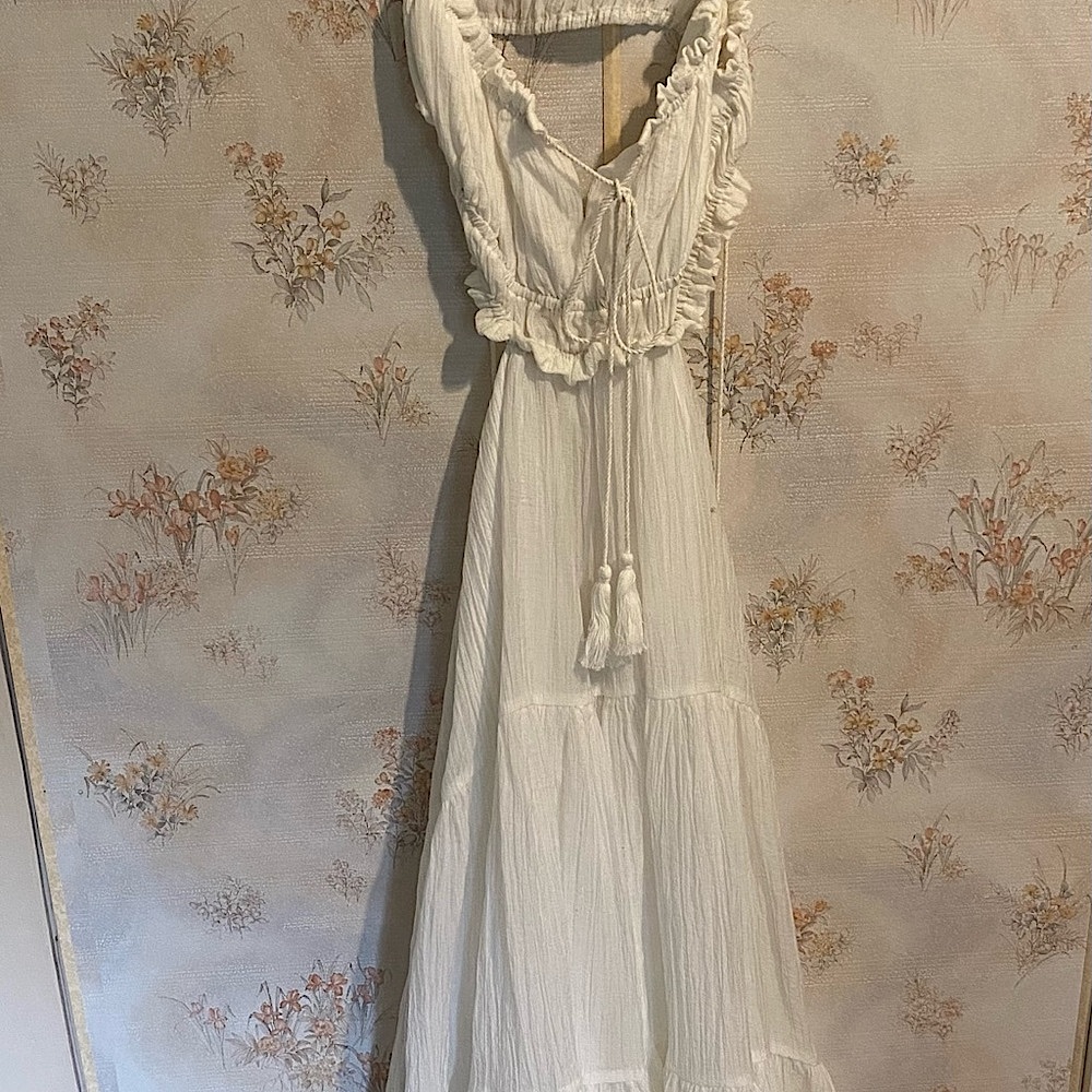 Elegant White Ruffled Women's Dress